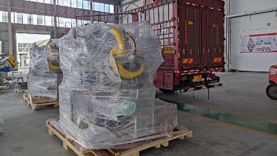 又有兩臺滾噴機發貨啦！航空緊固件客戶訂購