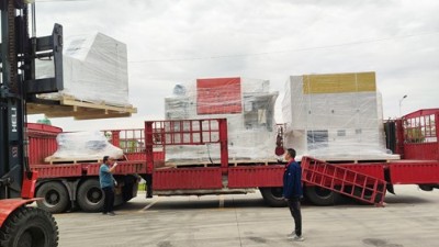 又發(fā)了2臺設備，自動噴膠機和襯套內孔自動滾膠機