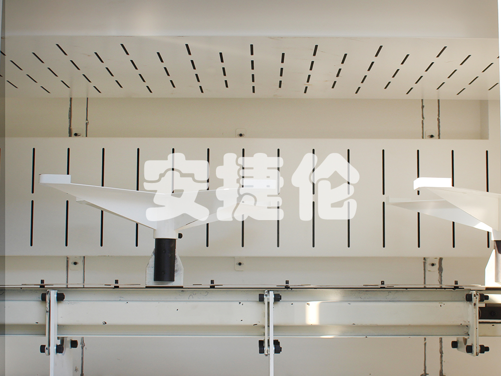 自動(dòng)噴膠機(jī)