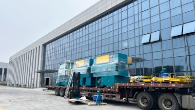 又發(fā)了2臺噴膠機和1臺外圓滾涂機給汽車減震老客戶