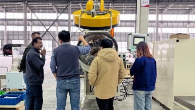 印度橡膠減震客戶到訪安捷倫 驗收滾噴機R90