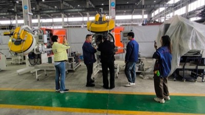 馬來西亞橡膠減震客戶到訪 參觀噴涂、縮徑、浸涂等設備