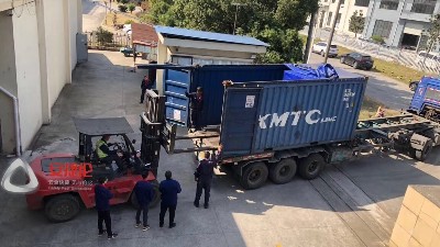 馬來西亞客戶訂購的自動縮徑機、液壓機裝車發貨現場！