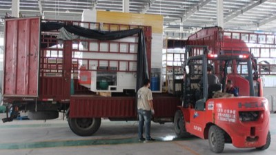 【噴膠機(jī)發(fā)貨】自動噴膠機(jī)PZ40發(fā)江蘇油封密封件客戶