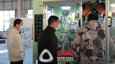 知名汽車減振橡膠制品企業安徽亞新科來訪驗收內孔自動涂膠機