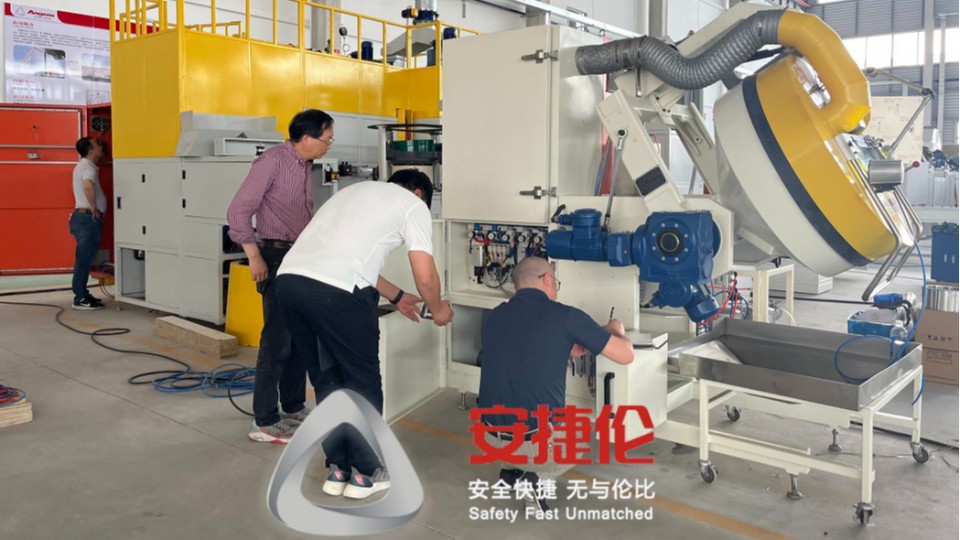 大連外貿(mào)公司代國外客戶采購安捷倫的橡膠減震自動滾噴機