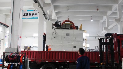 揚(yáng)州客戶自動(dòng)噴膠機(jī)發(fā)貨了，你也想要一臺嗎？