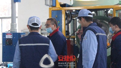 東海橡塑驗收自動滾噴機，門面擔當又為安捷倫完成一單！